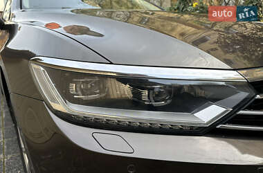 Седан Volkswagen Passat 2015 в Львове