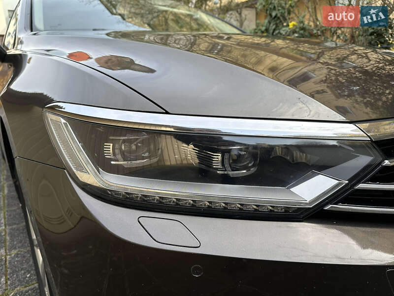 Седан Volkswagen Passat 2015 в Львове