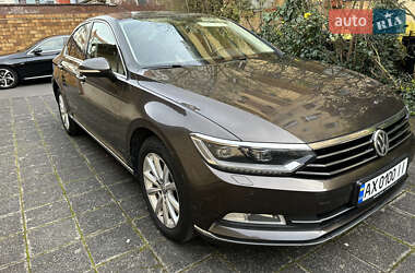 Седан Volkswagen Passat 2015 в Львове