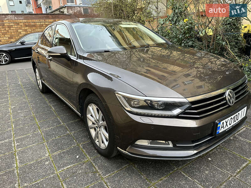 Седан Volkswagen Passat 2015 в Львове