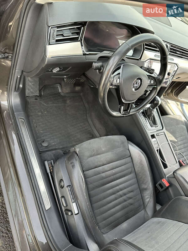 Седан Volkswagen Passat 2015 в Львове