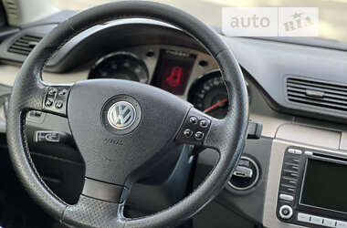 Универсал Volkswagen Passat 2006 в Староконстантинове