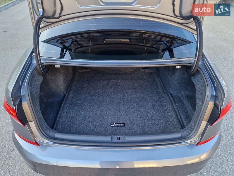 Седан Volkswagen Passat 2020 в Киеве