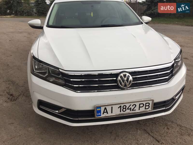 Седан Volkswagen Passat 2016 в Киеве