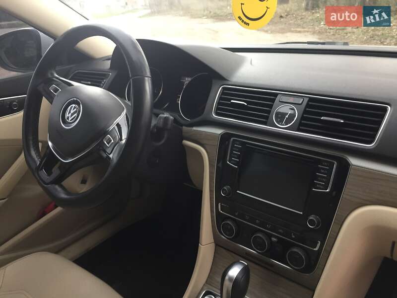 Седан Volkswagen Passat 2016 в Киеве
