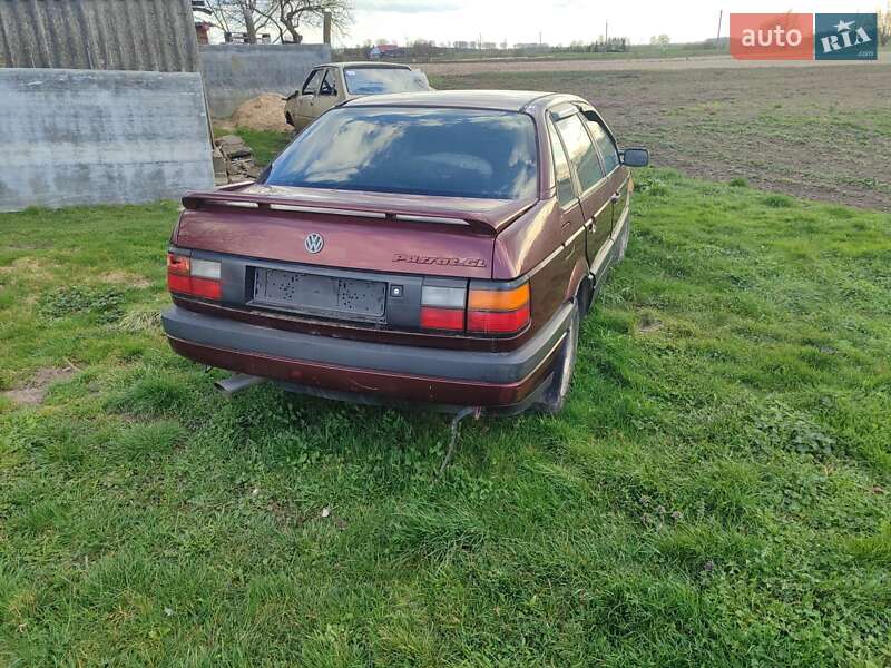Седан Volkswagen Passat 1991 в Сокале