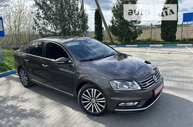 Седан Volkswagen Passat 2013 в Львові