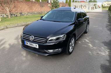 Седан Volkswagen Passat 2014 в Ровно