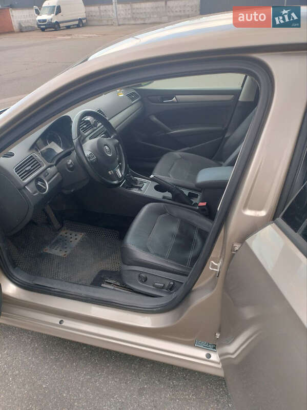 Седан Volkswagen Passat 2014 в Києві фото 10 Седан Volkswagen Passat 2014 в Києві