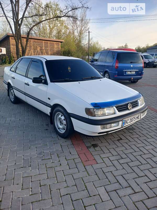 Седан Volkswagen Passat 1994 в Львові