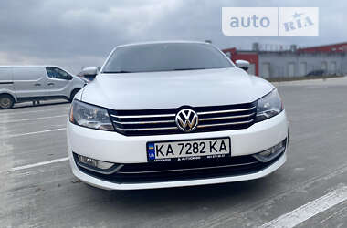 Седан Volkswagen Passat 2015 в Киеве