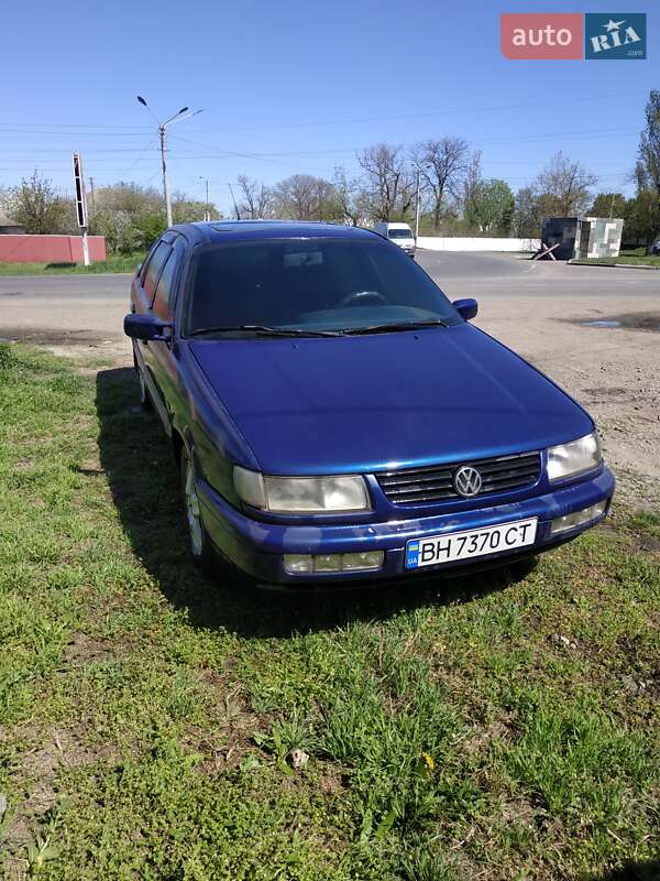 Седан Volkswagen Passat 1993 в Ізмаїлі