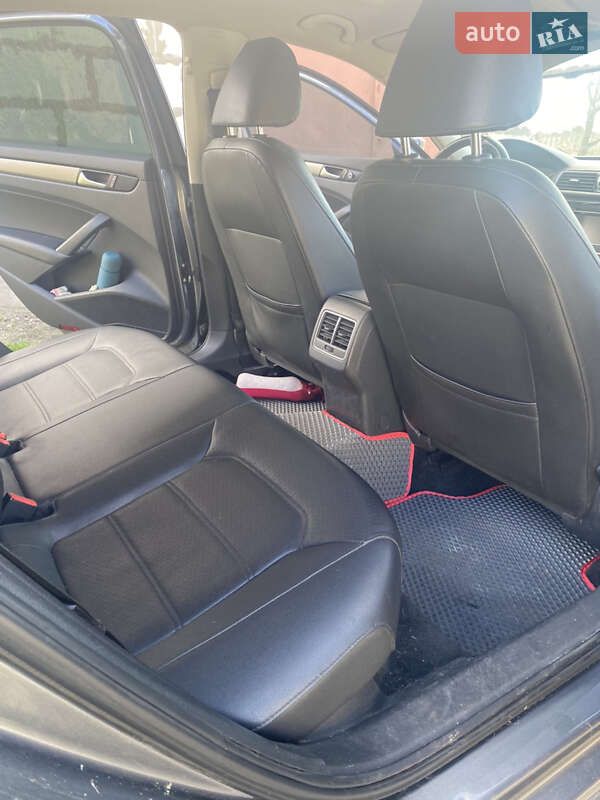 Седан Volkswagen Passat 2013 в Киеве