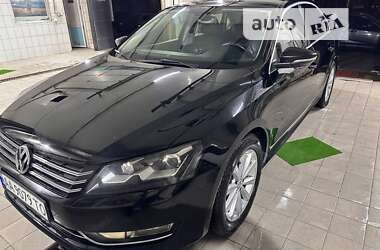 Седан Volkswagen Passat 2012 в Киеве