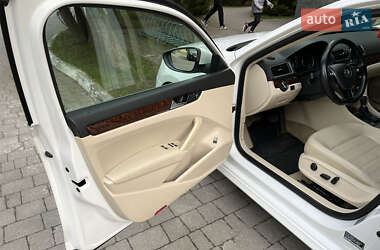 Седан Volkswagen Passat 2011 в Львове