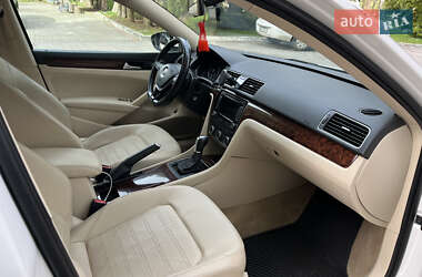 Седан Volkswagen Passat 2011 в Львове