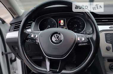 Седан Volkswagen Passat 2015 в Умані