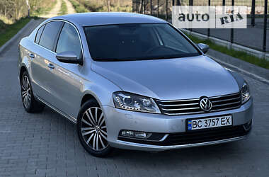 Седан Volkswagen Passat 2013 в Івано-Франківську