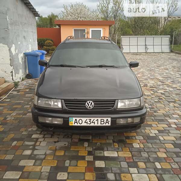 Універсал Volkswagen Passat 1994 в Виноградові