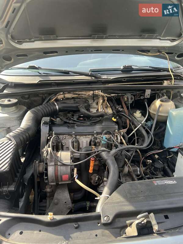 Седан Volkswagen Passat 1989 в Гайсине