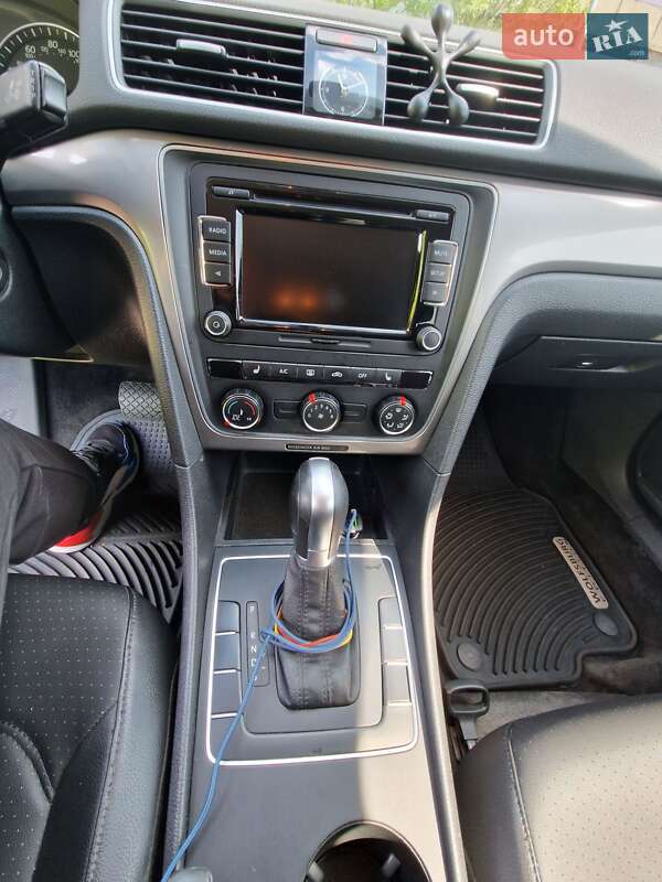 Седан Volkswagen Passat 2014 в Днепре