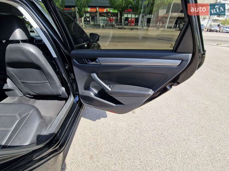 Седан Volkswagen Passat 2014 в Днепре