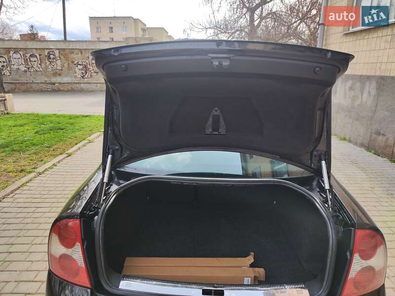 Седан Volkswagen Passat 2003 в Могилів-Подільському