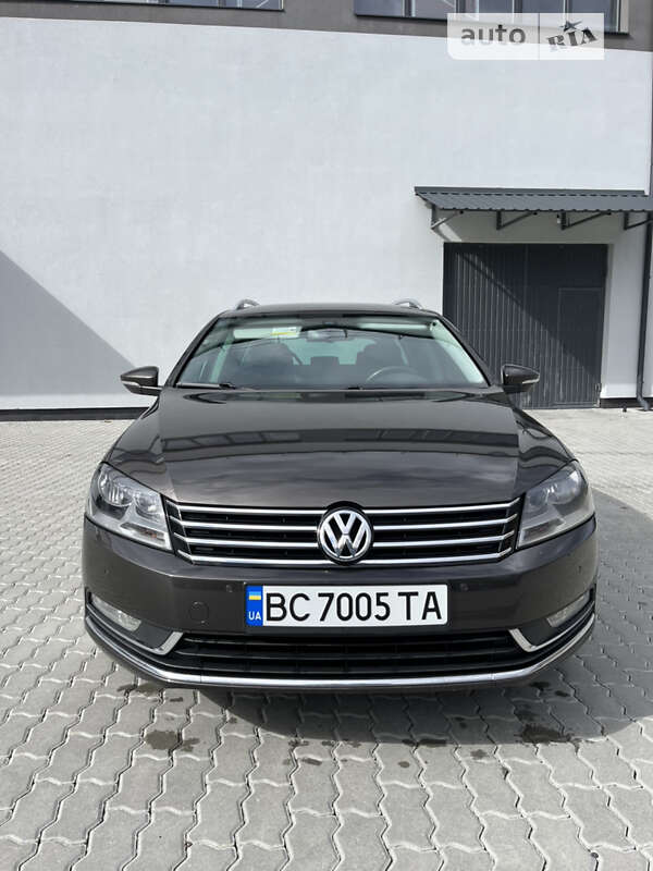 Универсал Volkswagen Passat 2012 в Бориславе