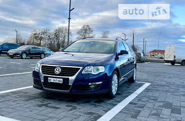 Універсал Volkswagen Passat 2010 в Луцьку