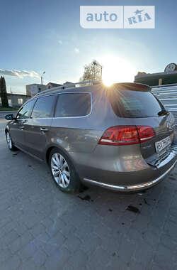 Універсал Volkswagen Passat 2011 в Хмельницькому