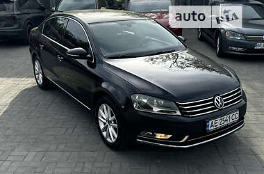 Седан Volkswagen Passat 2011 в Днепре