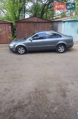 Седан Volkswagen Passat 2005 в Запорожье
