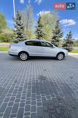 Седан Volkswagen Passat 2010 в Днепре