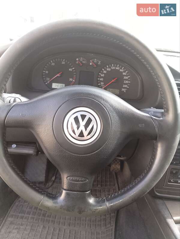 Универсал Volkswagen Passat 2000 в Киеве