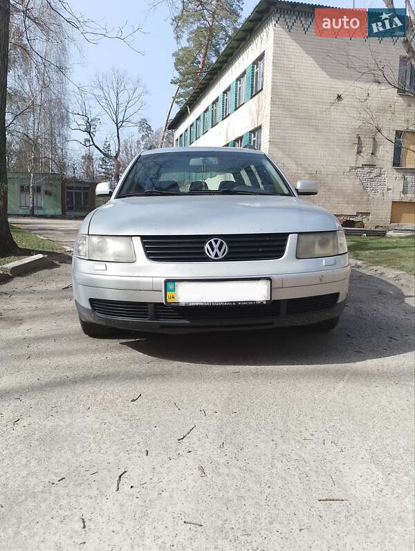 Универсал Volkswagen Passat 2000 в Киеве