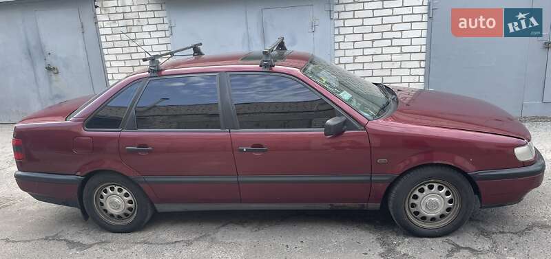Седан Volkswagen Passat 1994 в Харкові