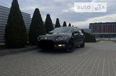 Седан Volkswagen Passat 2014 в Львове