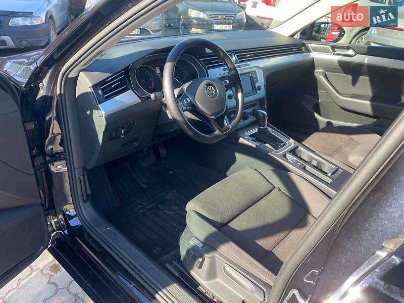 Універсал Volkswagen Passat 2015 в Дніпрі