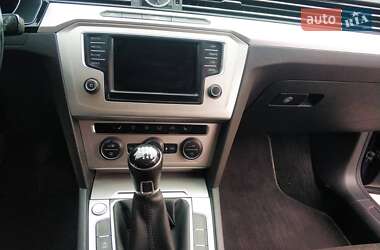 Универсал Volkswagen Passat 2015 в Ровно