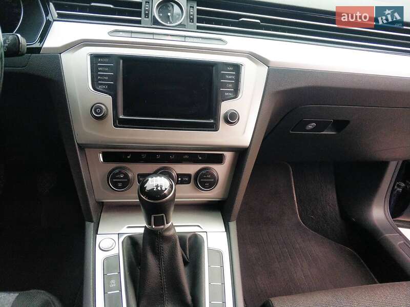 Универсал Volkswagen Passat 2015 в Ровно