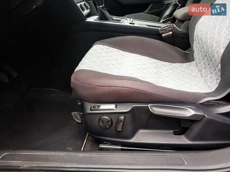 Универсал Volkswagen Passat 2015 в Ровно