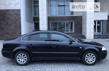 Седан Volkswagen Passat 2002 в Нетешине