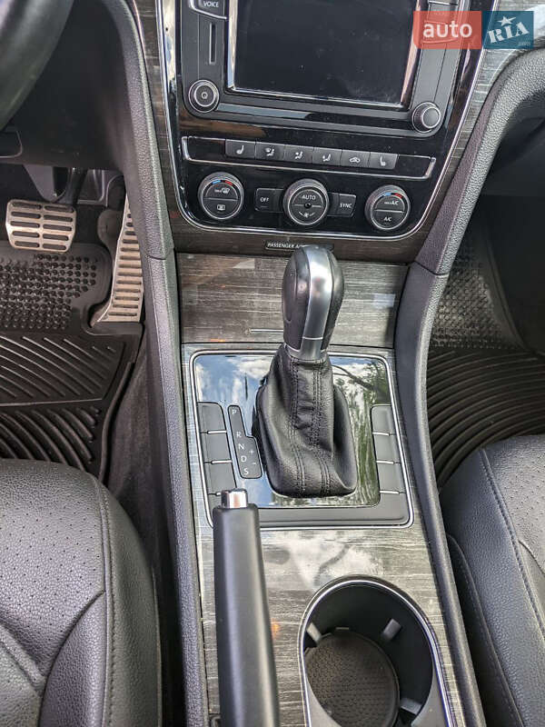 Седан Volkswagen Passat 2016 в Киеве