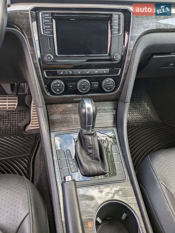 Седан Volkswagen Passat 2016 в Киеве