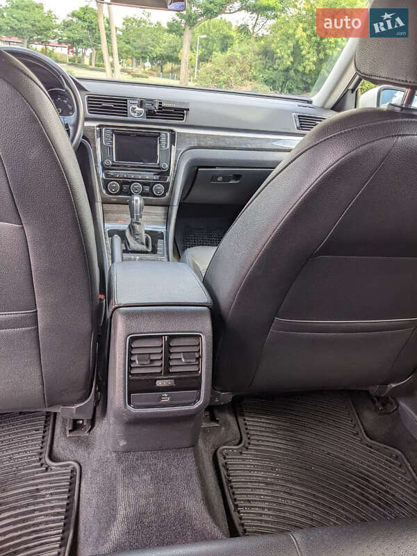 Седан Volkswagen Passat 2016 в Киеве