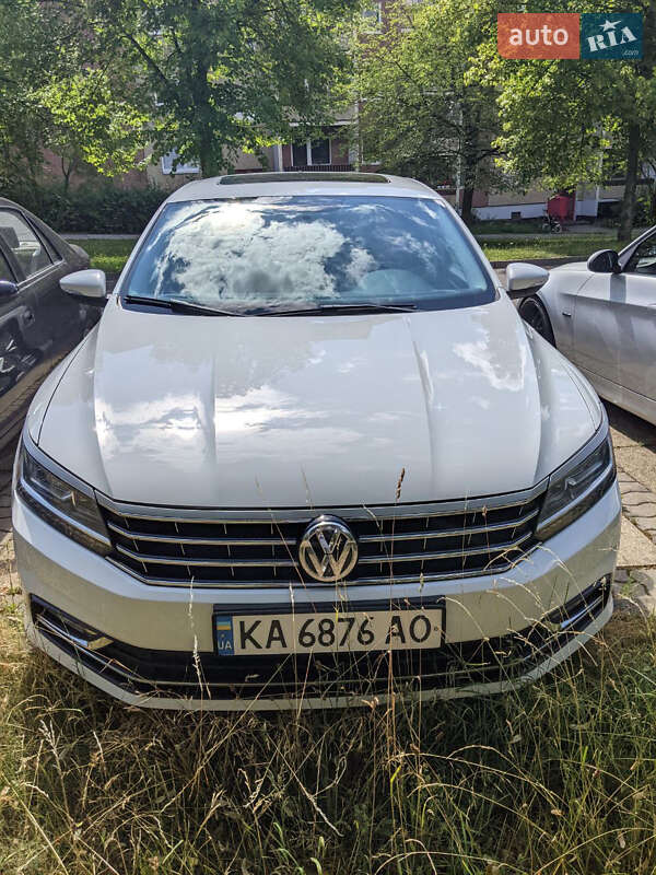 Седан Volkswagen Passat 2016 в Киеве