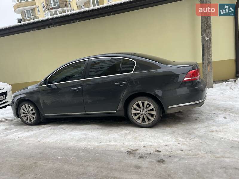 Седан Volkswagen Passat 2011 в Тернополе