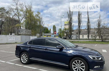 Седан Volkswagen Passat 2015 в Киеве