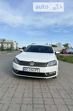 Универсал Volkswagen Passat 2011 в Яворове