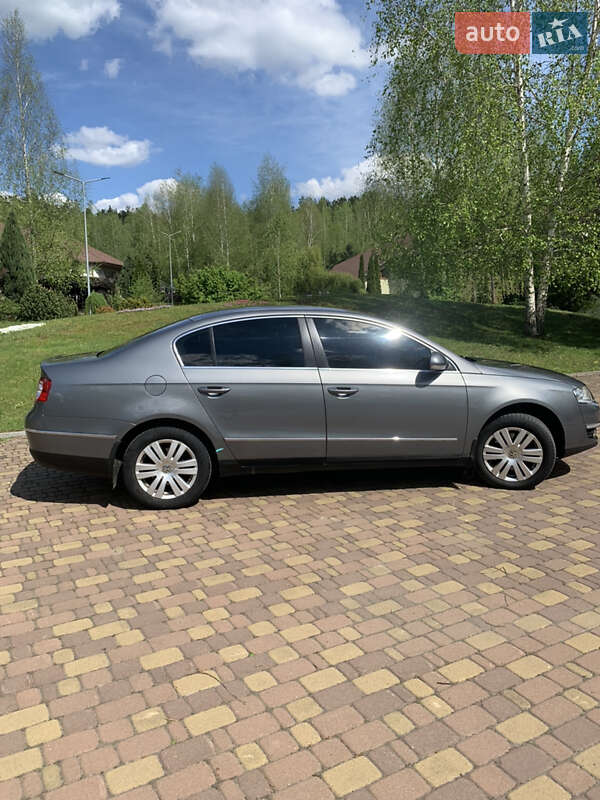 Седан Volkswagen Passat 2006 в Харькове